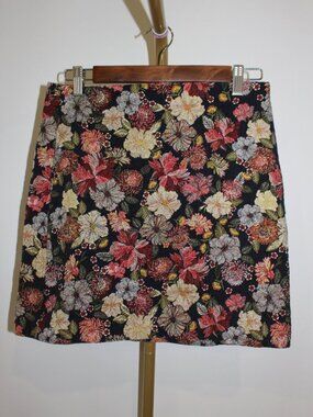 Loft Floral Skirt Size 4 Petite.